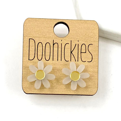 14mm Frosted Daisy Studs - Spring Earrings